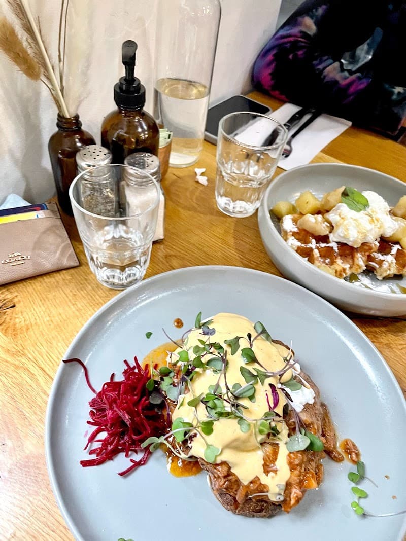 Hole In The Wall - FiDi